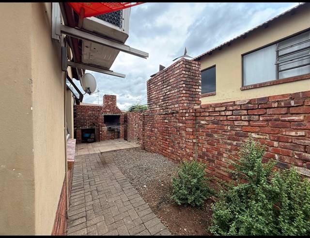 2 BEDROOM HOUSE FOR SALE IN WATERVAL EAST